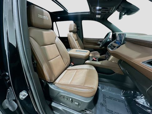 Used 2024 Chevrolet Tahoe High Country w/ Advanced Technology Package RWD image 32