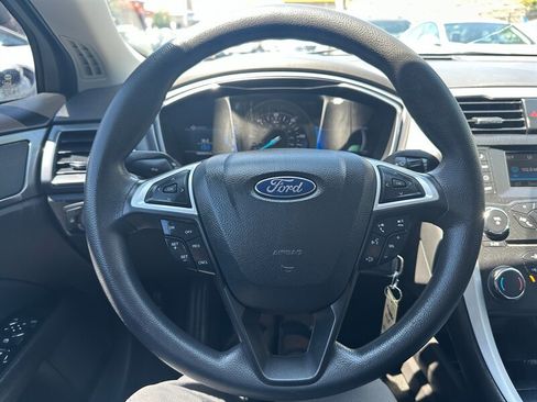 Used 2014 Ford Fusion SE FWD image 21