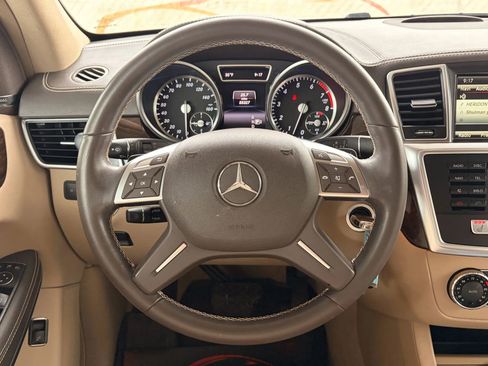Used 2014 Mercedes-Benz GL 450 4MATIC image 35