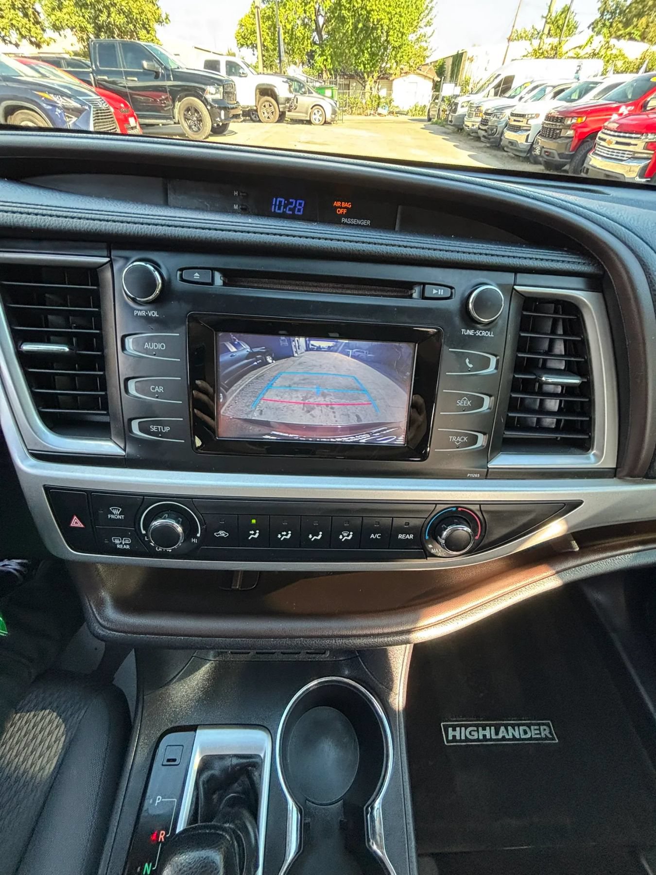 Used 2016 Toyota Highlander LE FWD image 12