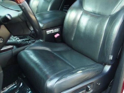 Used 2011 Lexus LX 570 4WD w/ Luxury Pkg image 36
