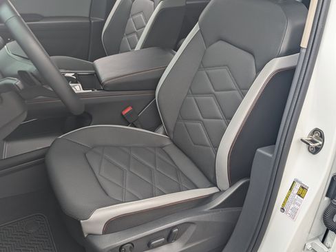 Used 2024 Volkswagen Atlas Peak Edition SE image 17