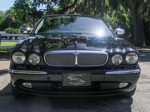 Used 2006 Jaguar XJ Vanden Plas Super V8 Portfolio RWD image 13