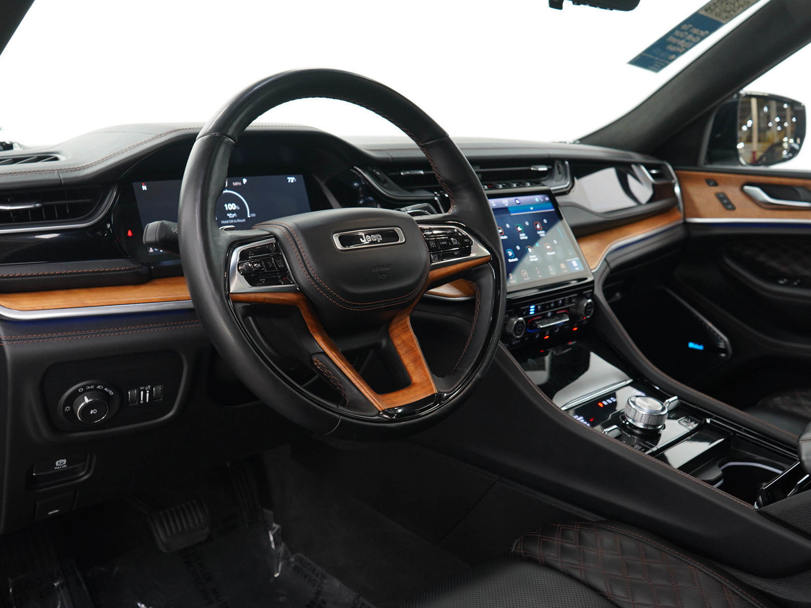 Used 2022 Jeep Grand Cherokee Summit AWD/4WD image 26