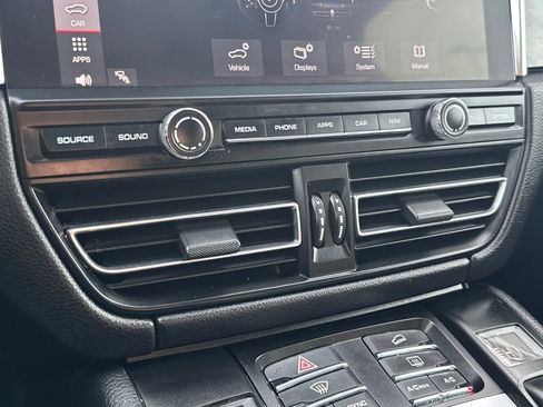 Used 2019 Porsche Macan image 25