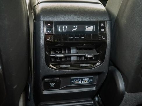 Used 2023 Jeep Grand Cherokee L Limited AWD/4WD image 31