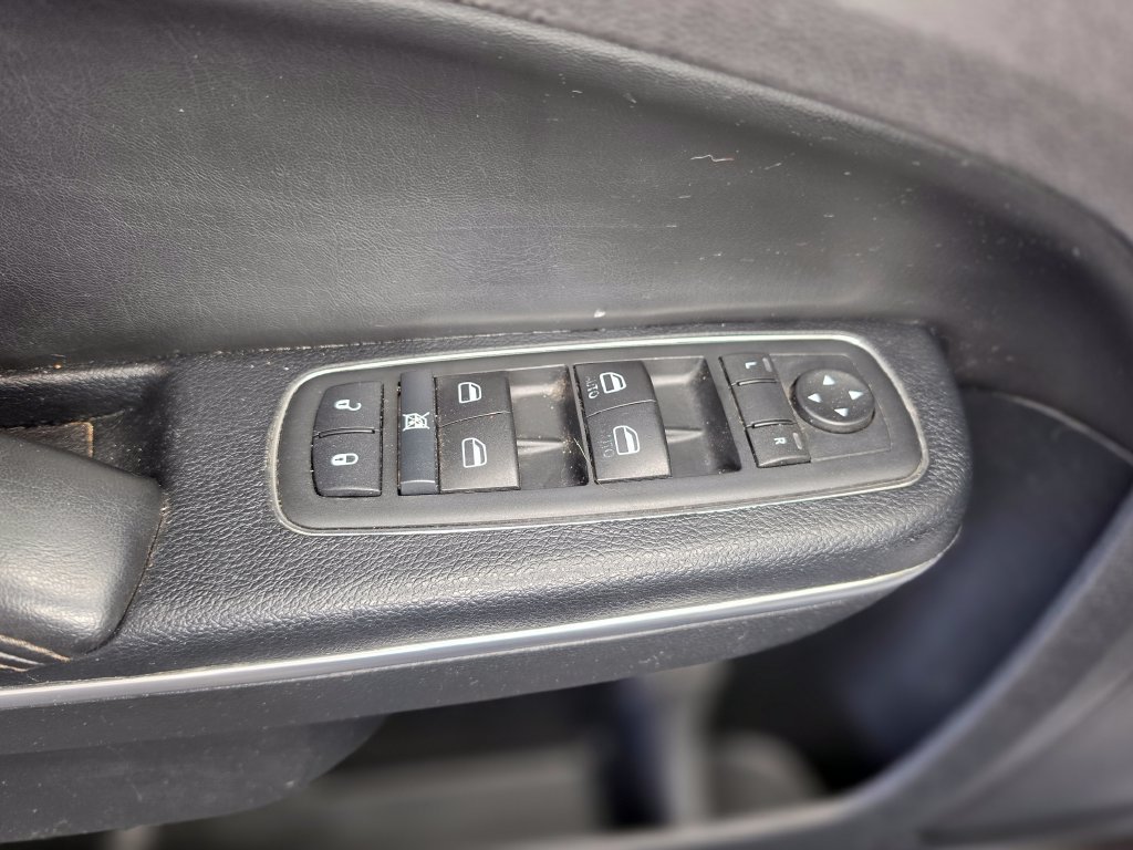 Used 2015 Chrysler 300 C w/ Light Group AWD/4WD image 20