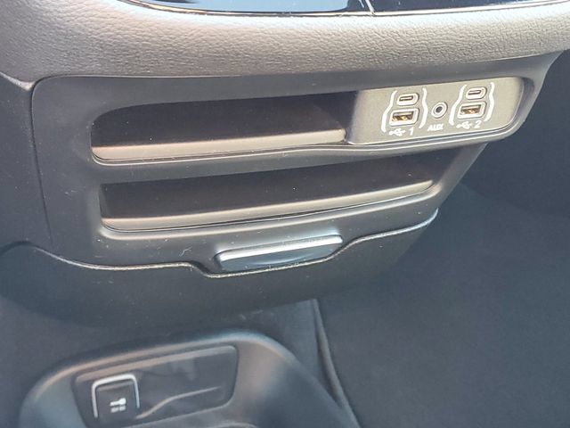Used 2025 Chrysler Pacifica Select FWD image 29