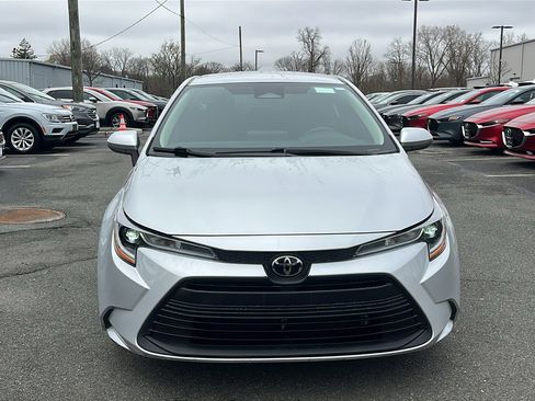 Used 2023 Toyota Corolla LE image 2