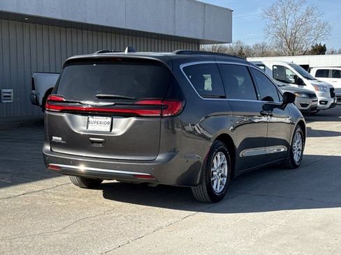 Used 2022 Chrysler Pacifica Touring-L w/ Uconnect Theater Family Group image 3