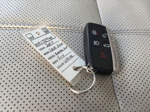 Used 2017 Land Rover Range Rover Sport HSE image 36