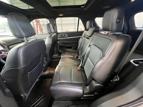 Used 2018 Ford Explorer Sport image 18