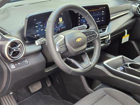 Used 2025 Chevrolet Equinox LT FWD image 9