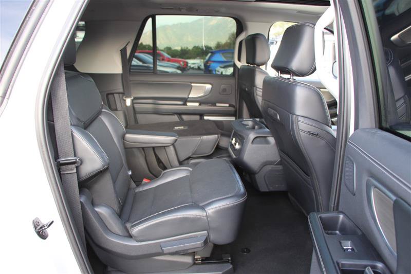 Used 2025 Ford Expedition Max Platinum w/ Driver's Package AWD/4WD image 13
