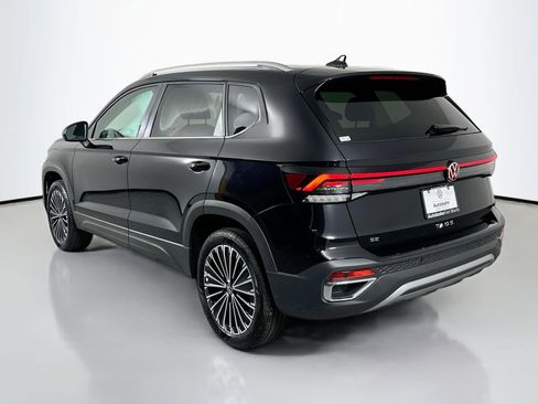 New 2025 Volkswagen Taos SE image 6