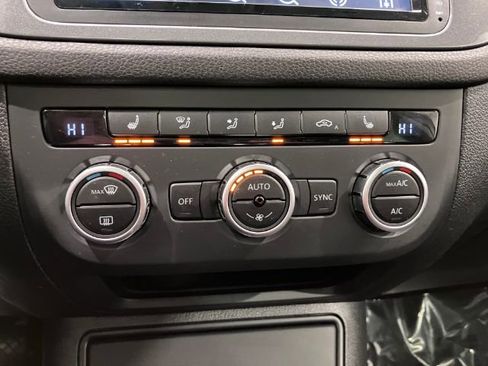 Used 2013 Volkswagen Tiguan SE image 25
