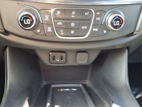 Used 2023 Chevrolet Traverse LT w/ LPO, Floor Liner Package FWD image 20