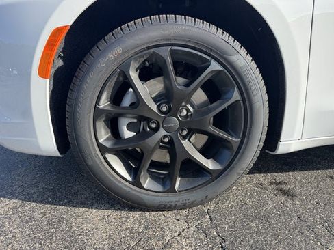 New 2027 Chrysler Pacifica Select AWD/4WD image 11