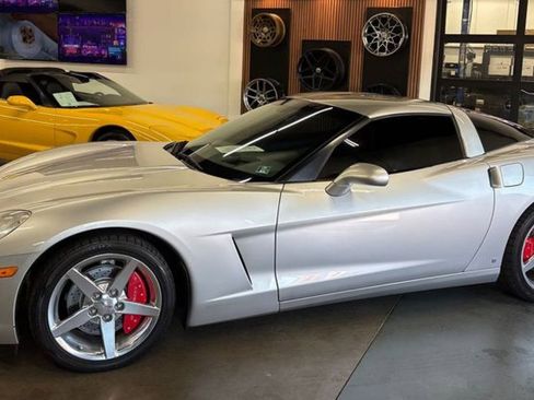 Used 2006 Chevrolet Corvette Coupe w/ Preferred Equipment Group RWD image 1