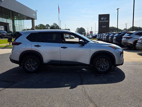 Used 2024 Nissan Rogue S FWD image 13