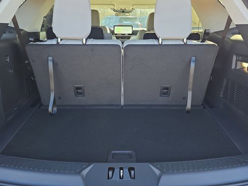 New 2026 Ford Explorer Active w/ Active Comfort Package image 8