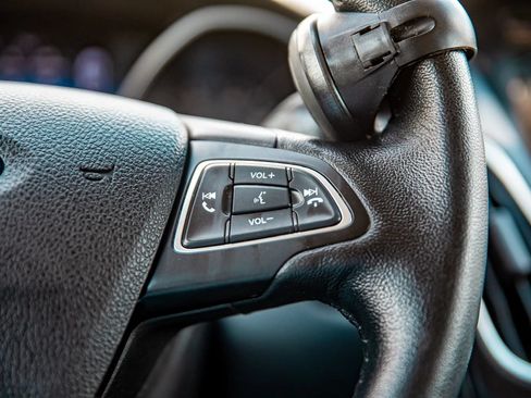 Used 2015 Ford Focus Titanium FWD image 37