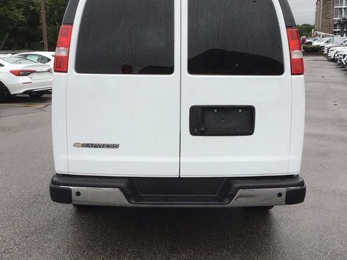 Used 2024 Chevrolet Express 3500 LT w/ LT Preferred Equipment Group RWD image 4