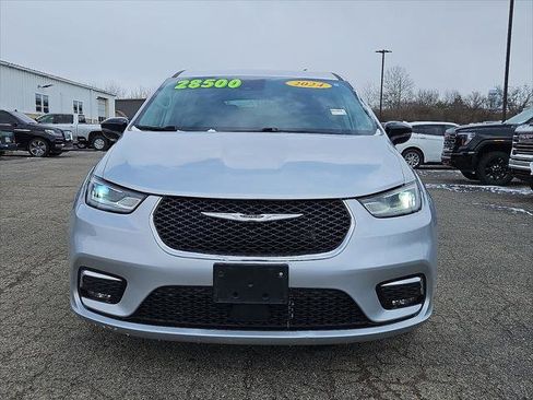 Used 2024 Chrysler Pacifica Touring-L FWD image 29