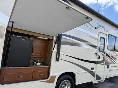 Used 2016 Ford E-450 and Econoline 450 Super Duty w/ Motorhome Prep Package image 20