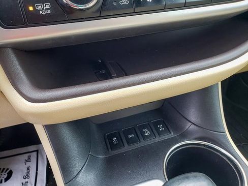 Used 2016 Toyota Highlander Limited image 15