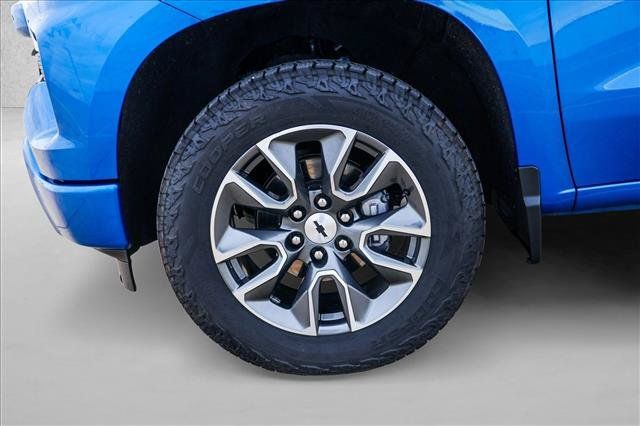 Used 2022 Chevrolet Silverado 1500 RST w/ Z71 Off-Road Package AWD/4WD image 9