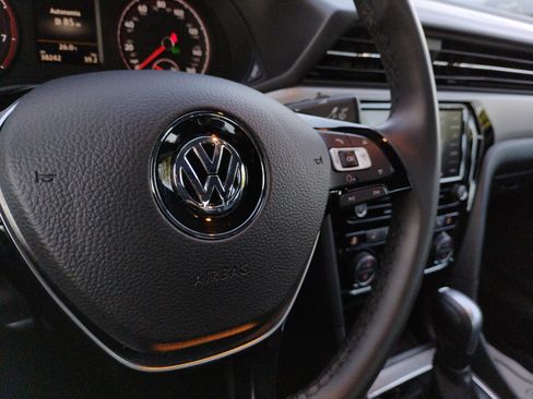 Used 2021 Volkswagen Passat 2.0T SE image 44