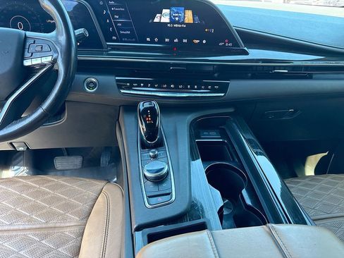 Used 2022 Cadillac Escalade Premium Luxury image 20
