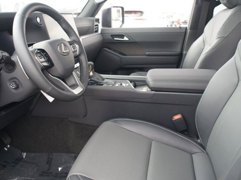 Used 2026 Lexus GX 550 w/ Cold Area Package image 14