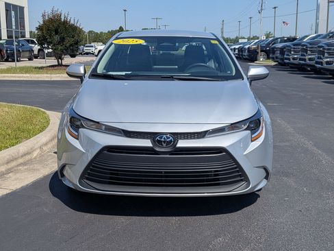 Used 2025 Toyota Corolla LE FWD image 2