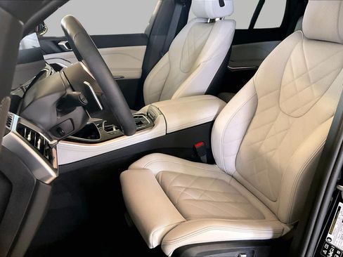 Used 2025 BMW X5 xDrive40i w/ M Sport Package AWD/4WD image 7