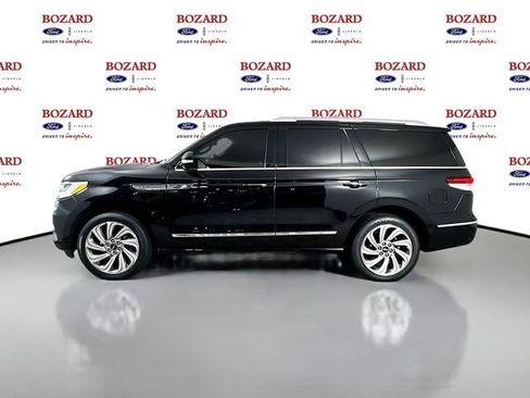 Certified 2022 Lincoln Navigator 4WD image 5