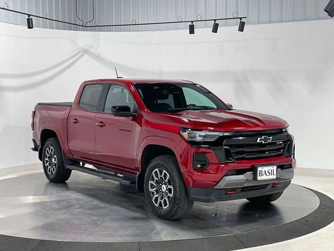 Used 2024 Chevrolet Colorado Z71 w/ Z71 Convenience Package 2 AWD/4WD image 28