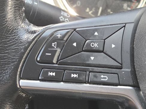 Used 2020 Nissan Rogue SV FWD image 28