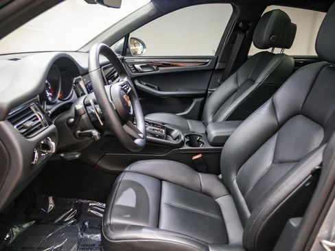 Certified 2025 Porsche Macan AWD/4WD image 23