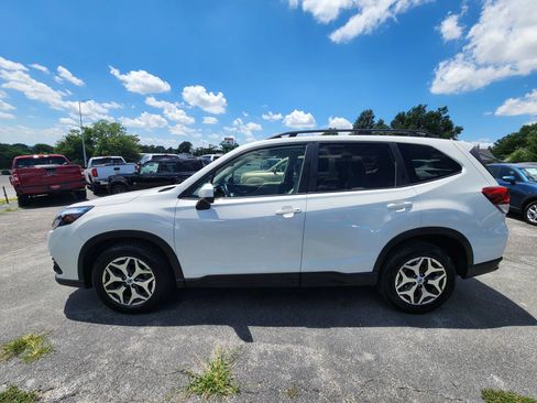 Used 2024 Subaru Forester Premium AWD/4WD image 4