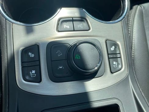 Certified 2024 GMC Terrain Denali w/ Black Diamond Edition AWD/4WD image 16