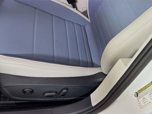 Used 2025 Volkswagen Jetta SE image 20