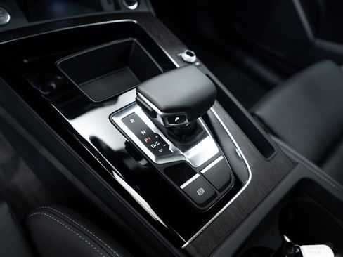 Certified 2025 Audi Q5 2.0T Premium image 10