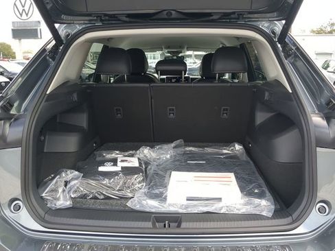 New 2026 Volkswagen Tiguan SE image 9