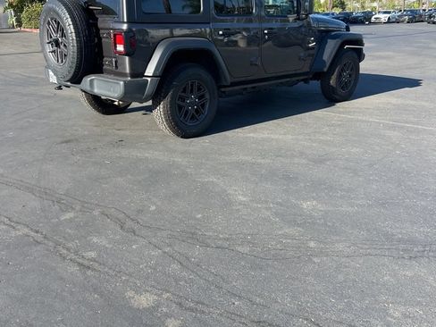 Used 2025 Jeep Wrangler Unlimited Sport AWD/4WD image 6