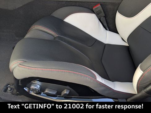 Used 2023 Chevrolet Corvette Stingray Premium Cpe w/ Z51 Performance Package image 18