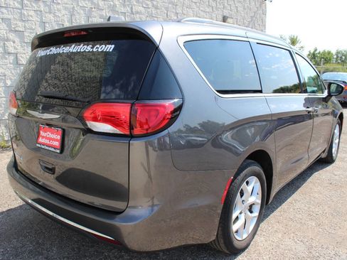 Used 2017 Chrysler Pacifica Touring Plus w/ Tire & Wheel Group image 5