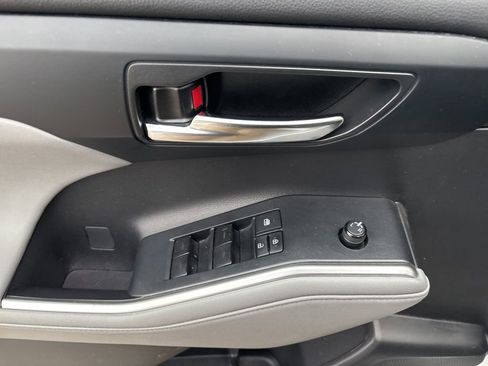 Used 2022 Toyota Highlander XLE image 9