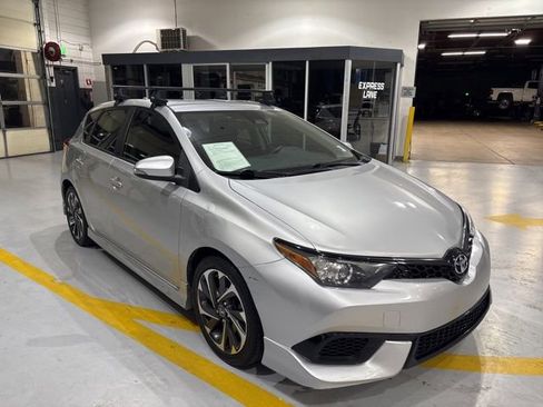 Used 2018 Toyota Corolla iM w/ Carpet Mat Package (TMS) FWD image 4